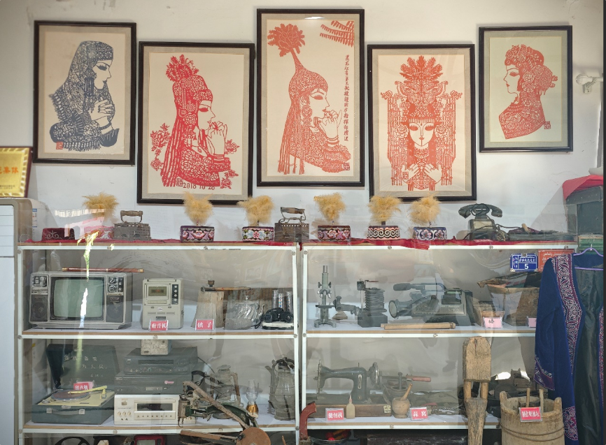 “户儿家”文化大院内的老物件。吕路萍 摄